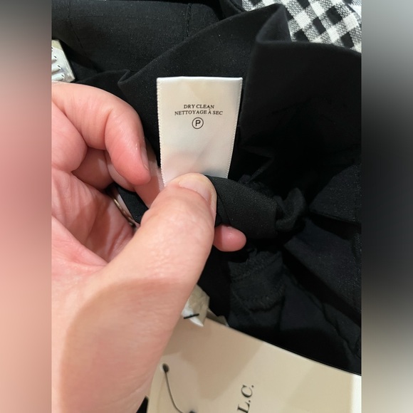 A.L.C Power stretch Linen Blend “Joelle” shorts. Black. Size 8. NWT - Picture 12 of 13